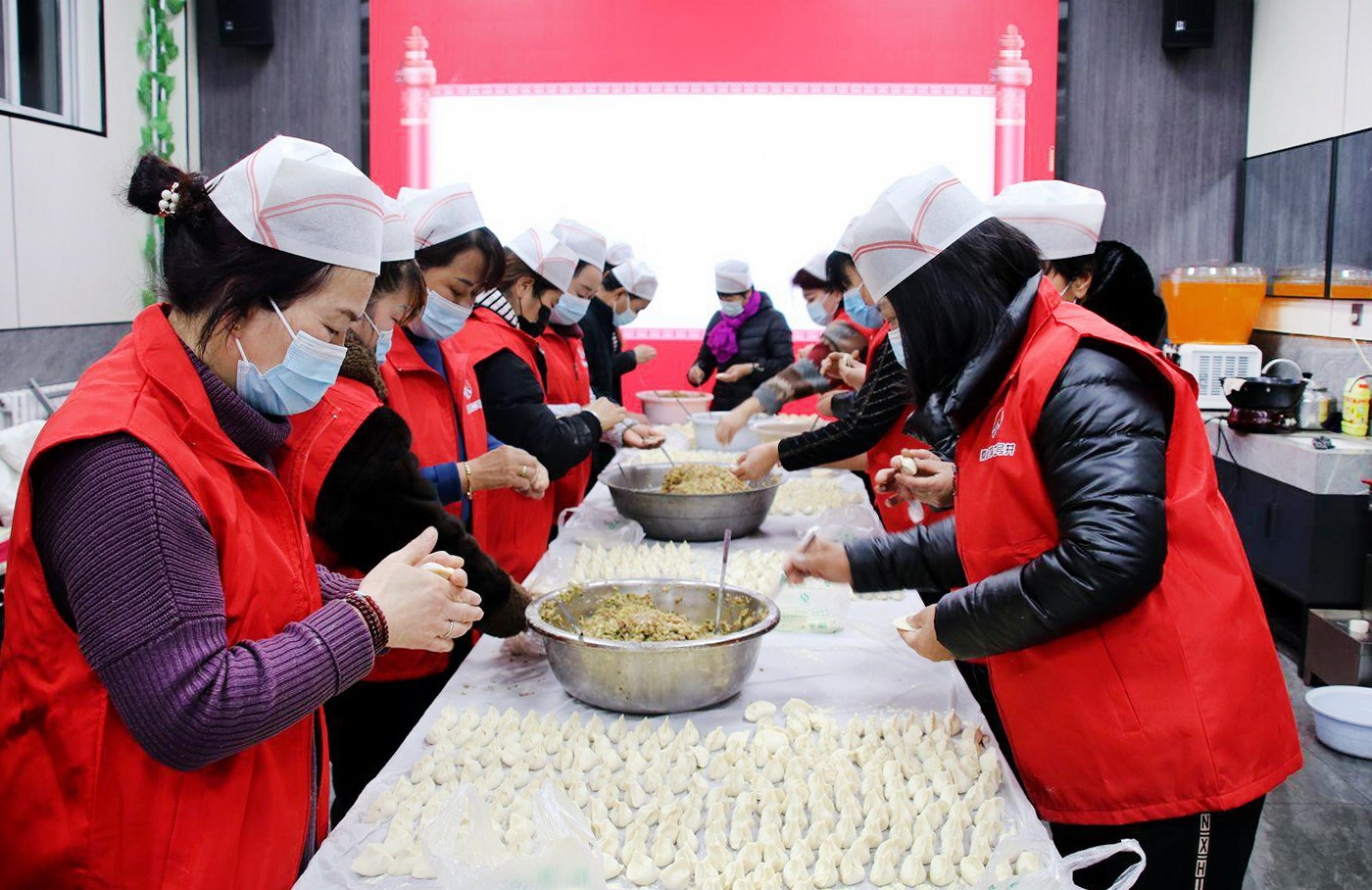 包饺子温暖职工 包饺子温暖职工